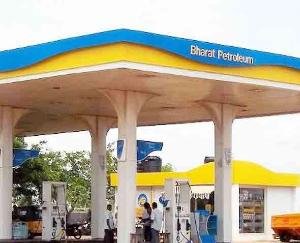 भारत पेट्रोलियम के पेट्रोल पम्पों पर बैकिंग सुविधाएं आरम्भ