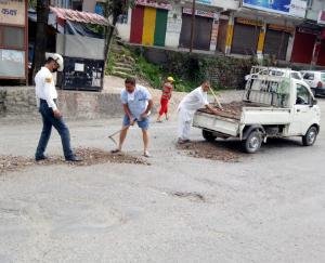  टारिंग की गुणवत्ता पर उठे सवाल