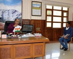 उपायुक्त ने दिए आदेश, आत्मनिर्भर योजना के तहत सभी पात्र व्यक्तियों को करे लाभान्वित