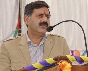 सड़कों पर नहीं लग रही गुणवत्ता युक्त सामग्री, 70 प्रतिशत सड़को की हालत खस्ता