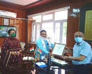 नगर सुधार समिति ने उपायुक्त को किया सम्मानित