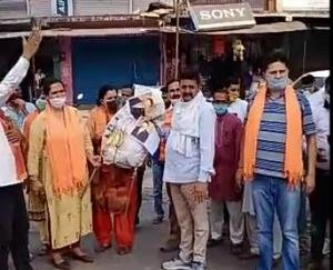 करणी सेना ने बिलासपुर के बेरी चौक पर फूंका चीन के राष्ट्रपति का पुतला 