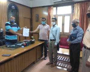 आज भी सड़क सुविधा से वंचित है इस गांव के लोग 