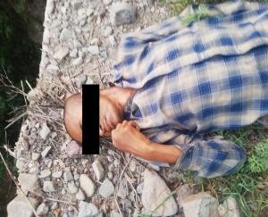 सड़क किनारे मिला अज्ञात व्यक्ति का शव, जांच में जुटी पुलिस 