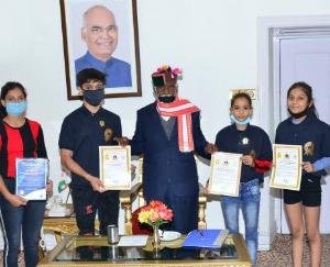 राज्यपाल ने 13 वर्षीया आहना कौशल को दी बधाई 