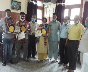 बिलासपुर लेखक संघ ने सम्मानित किए कोरोना योद्धा 