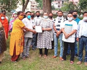 नगर सुधार समिति ने नवाज़े नगर परिषद कर्मी