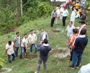 प्रकृति को संतुलित बनाए रखने में पेड़ पौधो का अमुल्य योगदान : सुभाष ठाकुर