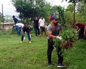 युवाओं ने  सीनियर खिलाड़ी विकास टेस्सू की अगवाई में चलाया सफाई अभियान