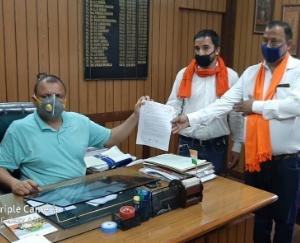 भारतीय मजदूर संघ यूनियन ने मुख्यमंत्री को सौंपा ज्ञापन