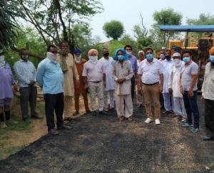 नालागढ़ में मंझोली से लखनपुर सड़क पक्की होने का काम शुरू