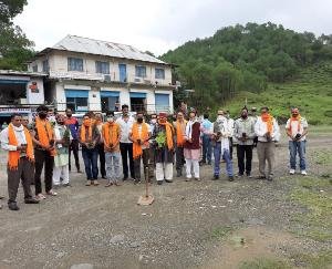 अध्यक्ष डीके उपाध्याय की अध्यक्षता में किया गया पौधरोपण