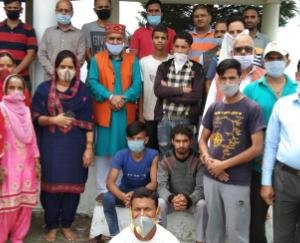 वन महोत्सव कार्यक्रम के तहत ग्रामीणों ने किया पौधारोपण