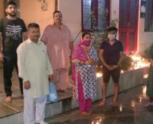 राम मंदिर भूमि पूजन पर औद्योगिक क्षेत्र में बांटे गए लड्डू 