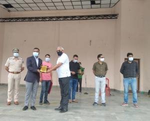 जोगिंदरनगर एसडीएम ने किया ध्वजारोहण 