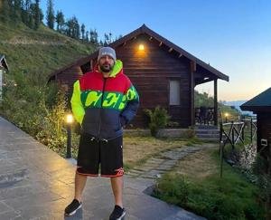 rapper-badshah-in-manali-shares-pictures