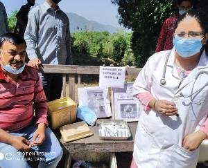 animal-hospital-darlaghat-gave-anti-rabies-shots-to-dogs