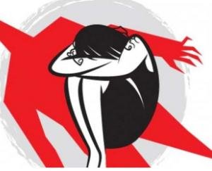 boy-took-pictures-of-girl-in-public-toilet