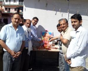 panchayat-congress-darla-paid-tribute-to-gandhi-and-lal-bahadur-shastri