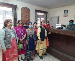 mid-day-meal-workers-ask-for-8250-monthly-wage