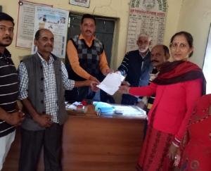 Many-families-of-Siharli-are-facing-water-crisis