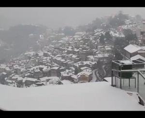 snowfall-starts-in-shimla-tourists-shimla-tourism