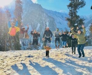 first-snowfall-of-season-in-himachal-pradesh-boon-to-tourism