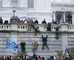 america-Washington-riots-firing-in-parliament-premises-by-trump-supporters