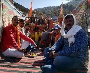 विश्व हिंदू परिषद दाड़लाघाट द्वारा लोगो को जागरूक करने के उपलक्ष पर निकली गई रैली 