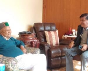 पूर्व सीएम वीरभद्र से मुलाकात करने कुठाड़ पहुंचे राजेन्द्र राणा,प्रदेश में चल रहे सियासी मुद्दों को लेकर की चर्चा