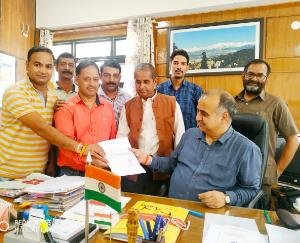 करोड़ा से नौणी तक एम्बुलेंस रोड़ के लिए धनराशि स्वीकृत करवाने की मांग 