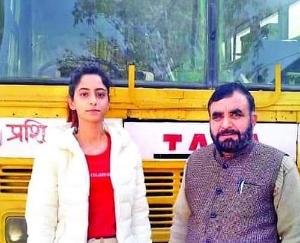 हमीरपुर की बीकॉम छात्रा के हाथ बस स्टियरिंग , 21 वर्षीय नैंसी सीख रही ड्राइविंग