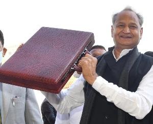 Rajasthan government presented budget, 50 thousand farmers will get solar power connection