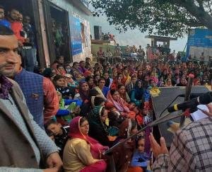 ग्राम पंचायत जियुंता में विधयक विक्रम सिंह जरियाल ने किया जनता को सम्बोधित