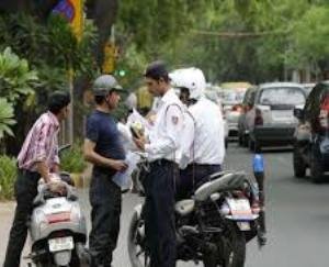  ट्रैफिक नियम तोड़ने पर ट्रक ड्राइवर को देने पड़े 2 लाख रुपये