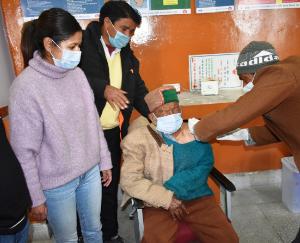 First voter Shyam Saran Negi gets Corona vaccine