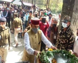 The mortal remains of MP Ram Swaroop Sharma reached Jalpahar, his native place, a wave of mourning in Joginder Nagar