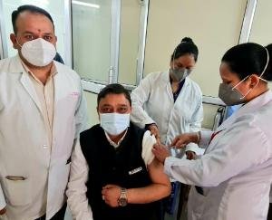 BJP state president and MP Suresh Kashyap has installed Corona vaccine