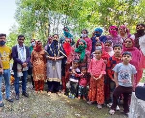 दाड़लाघाट में जल जीवन मिशन के अंतर्गत जल स्रोतों की साफ सफाई का अभियान चलाया गया।