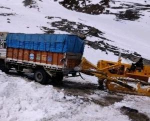 manali-leh-road-closed-16-april-2021